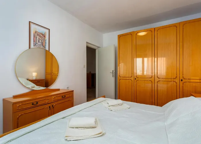 2 Bedroom Awesome In Apartmán Rijeka