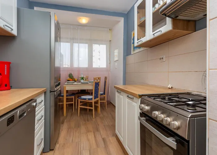 2 Bedroom Awesome In Apartmán Rijeka
